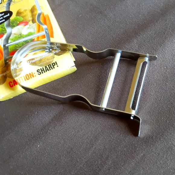 🌺3/$15 NWOT EuroKitchen Professional Peeler - Picture 3 of 4